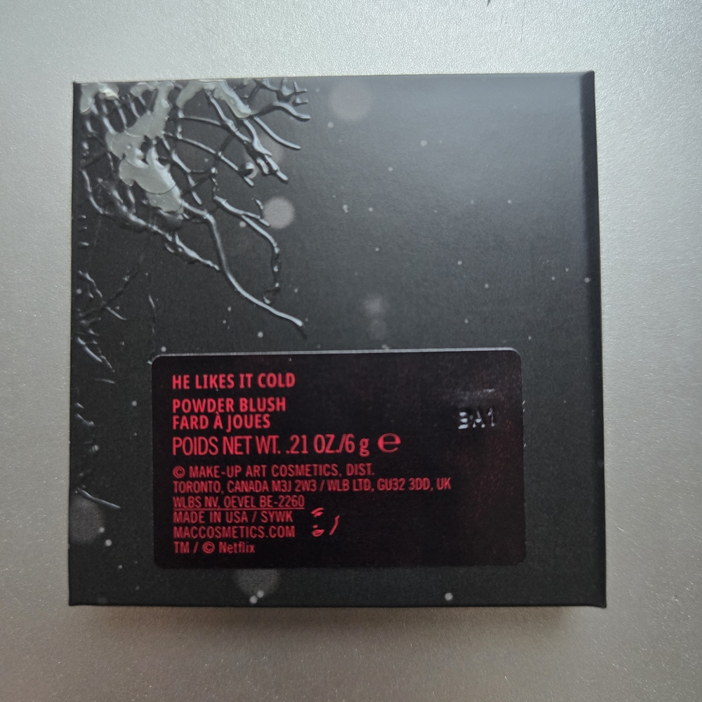 MAC Cosmetics Stranger Things Limited Edition Blue and Red Blush Palette - Picture 2 of 6